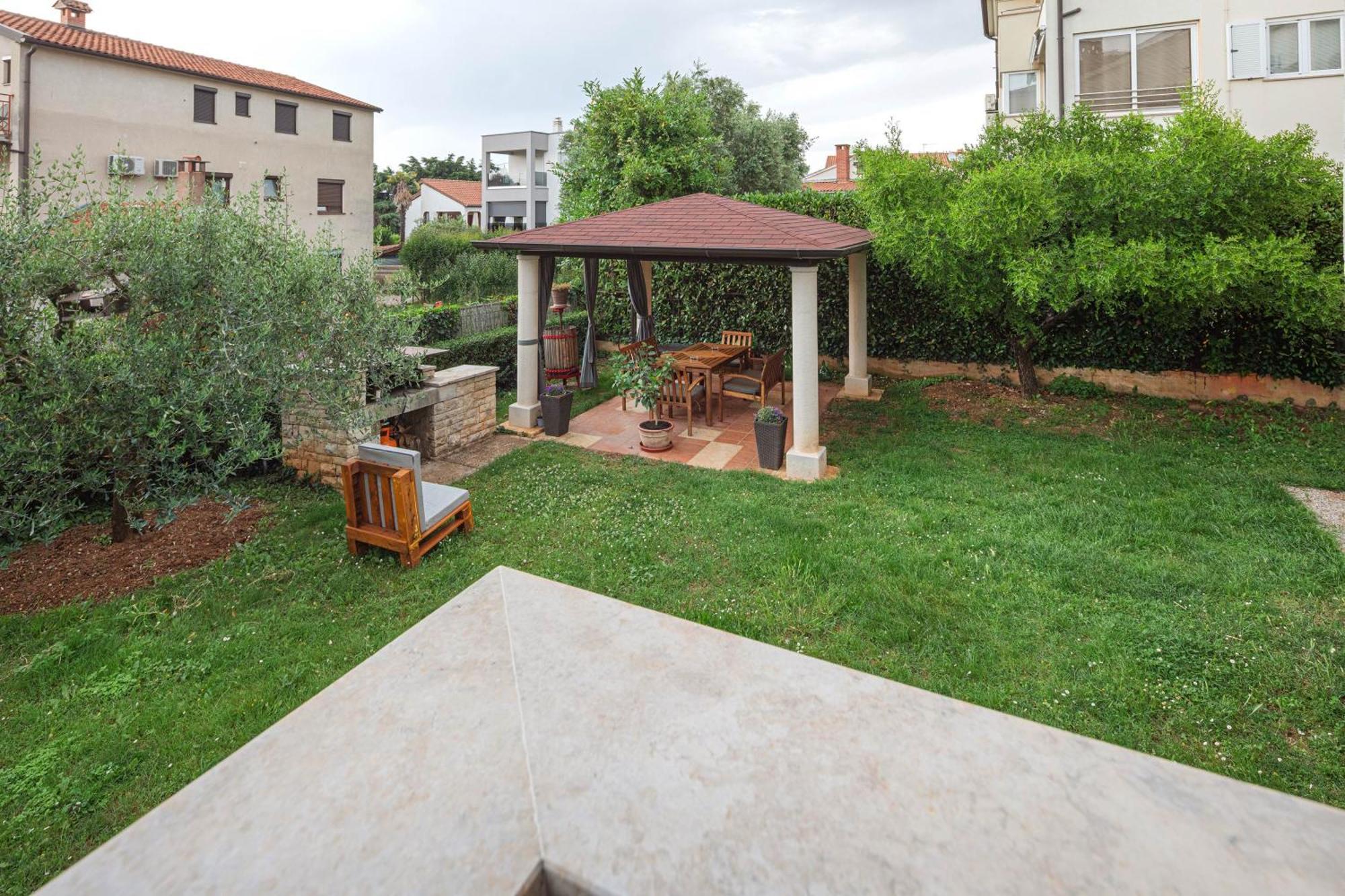 Apartments Bozena โปเรช ภายนอก รูปภาพ